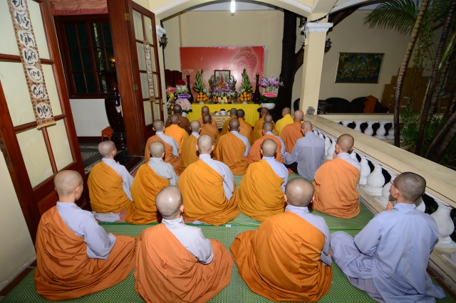 Quỹ Từ thiện Đạo Phật Ngày Nay: Trao tặng quà cho người mù và bệnh nhân ung bứu nhân ngày giỗ tổ chùa Giác Ngộ