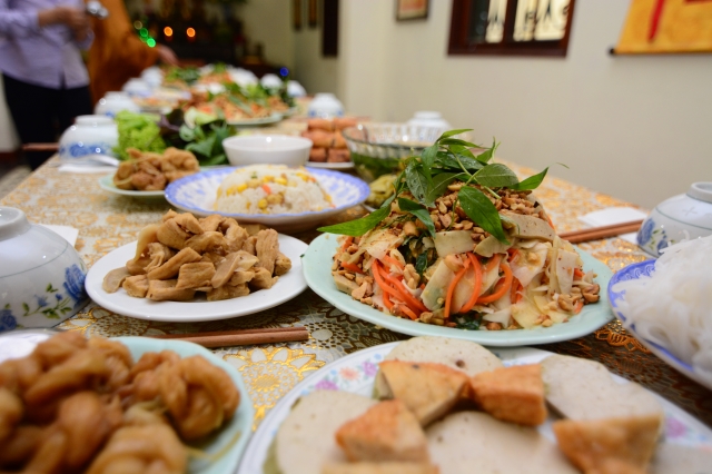 Quỹ Từ thiện Đạo Phật Ngày Nay: Trao tặng quà cho người mù và bệnh nhân ung bứu nhân ngày giỗ tổ chùa Giác Ngộ