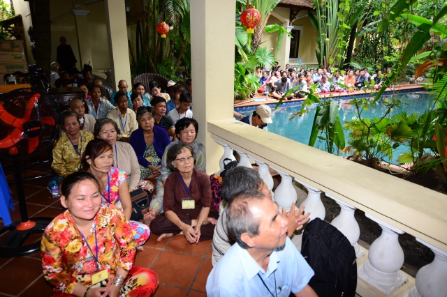 Quỹ Từ thiện Đạo Phật Ngày Nay: Trao tặng quà cho người mù và bệnh nhân ung bứu nhân ngày giỗ tổ chùa Giác Ngộ