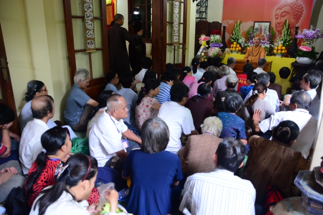 Quỹ Từ thiện Đạo Phật Ngày Nay: Trao tặng quà cho người mù và bệnh nhân ung bứu nhân ngày giỗ tổ chùa Giác Ngộ