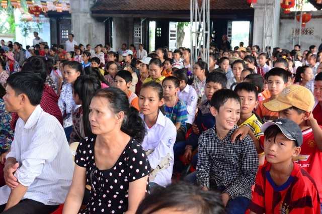 Hà Tĩnh: Quỹ từ thiện Đạo Phật Ngày Nay giúp các em học sinh vùng quê nghèo vui tết Trung Thu