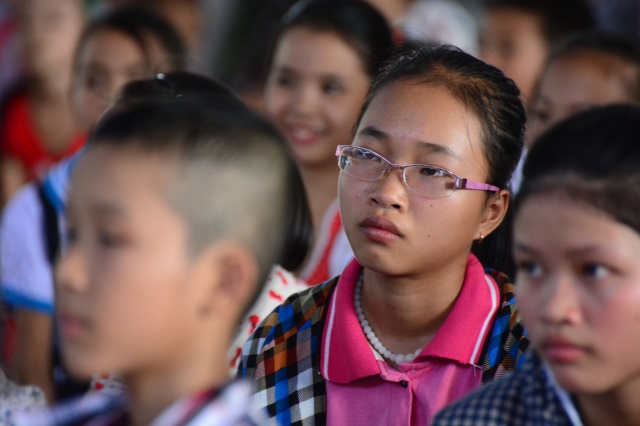 Hà Tĩnh: Quỹ từ thiện Đạo Phật Ngày Nay giúp các em học sinh vùng quê nghèo vui tết Trung Thu