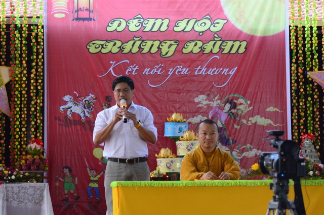 Hà Tĩnh: Quỹ từ thiện Đạo Phật Ngày Nay giúp các em học sinh vùng quê nghèo vui tết Trung Thu