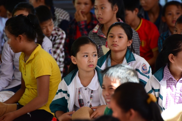 Hà Tĩnh: Quỹ từ thiện Đạo Phật Ngày Nay giúp các em học sinh vùng quê nghèo vui tết Trung Thu