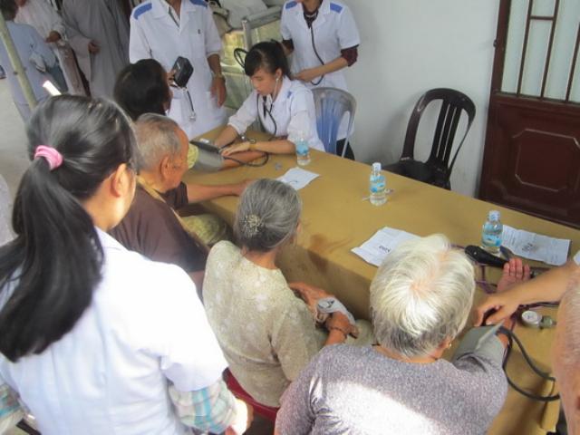 Chùa Đại Phước tổ chức khám chữa bệnh từ thiện