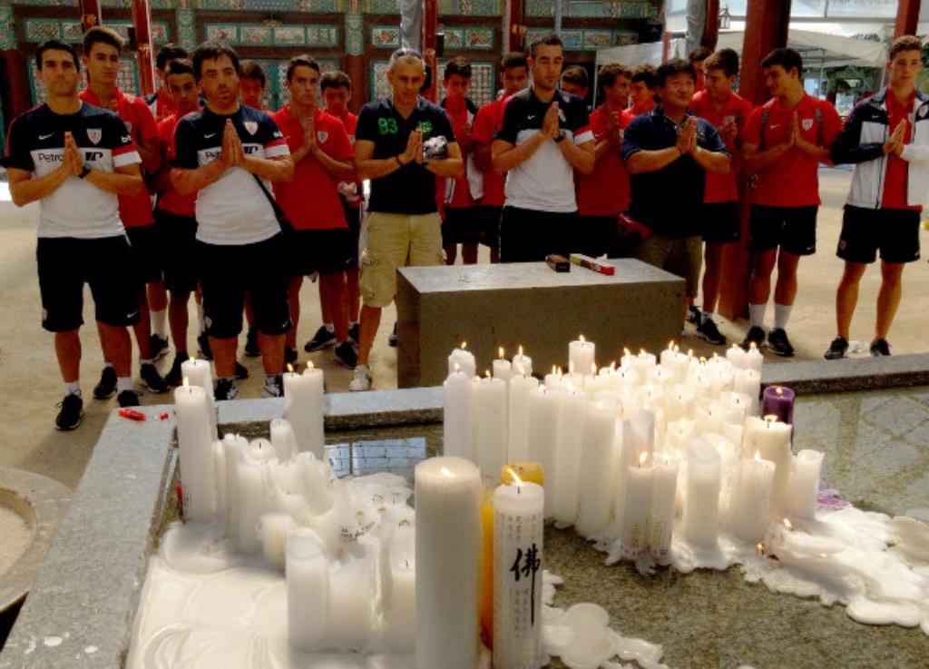 Hàn Quốc: Chùm ảnh Câu lạc bộ bóng đá chuyên nghiệp Tây Ban Nha thưởng thức Thiền Trà đạo Chùa Bongeunsa