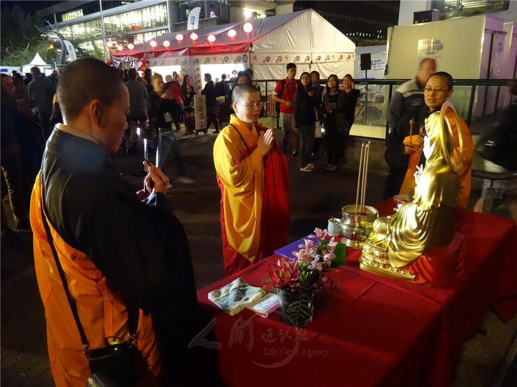 Australia Trung Thiên Tự tháng mỹ thực sái tịnh cầu phúc