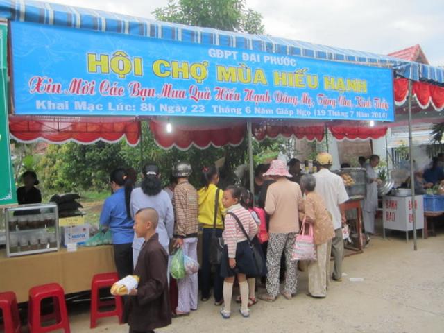 Gia đình Phật tử chùa Đại Phước với Hội chợ Mùa hiếu hạnh