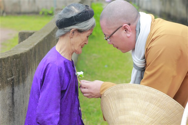 Thanh Hóa: “Hoa Hồng Vào Làng” khởi động mùa Vu Lan – Báo Hiếu