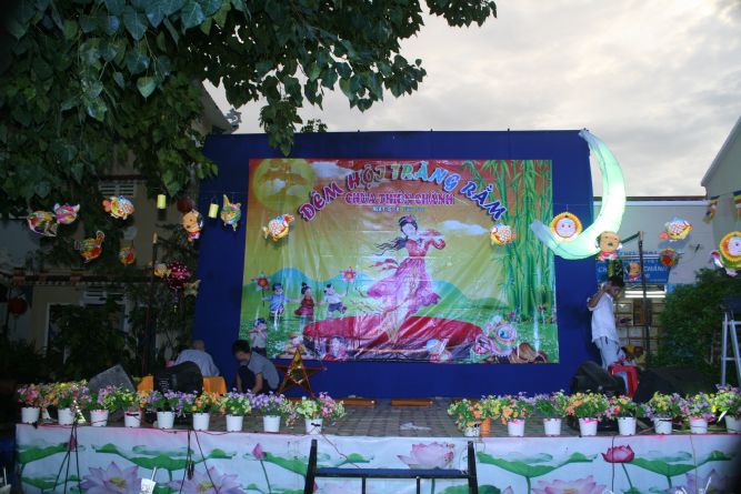 TP.HCM:  Đêm hội Trăng Rằm chùa Thiên Chánh