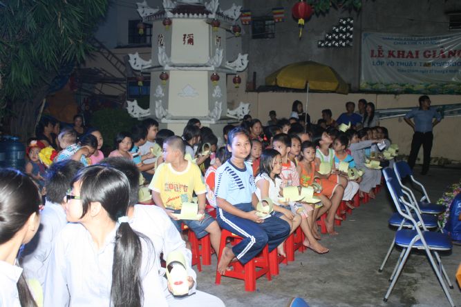 TP.HCM:  Đêm hội Trăng Rằm chùa Thiên Chánh