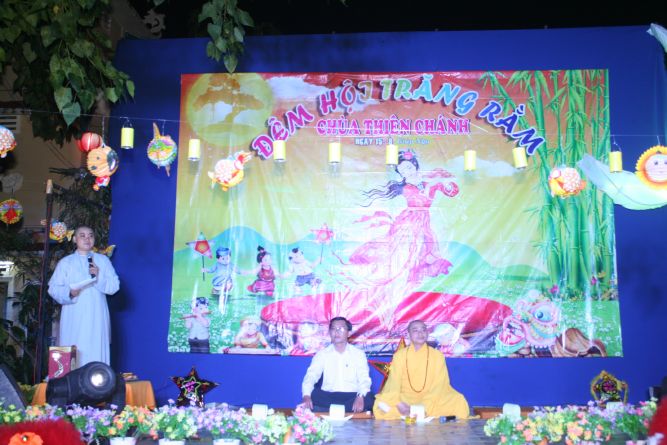 TP.HCM:  Đêm hội Trăng Rằm chùa Thiên Chánh