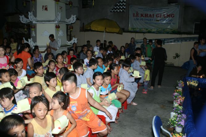 TP.HCM:  Đêm hội Trăng Rằm chùa Thiên Chánh