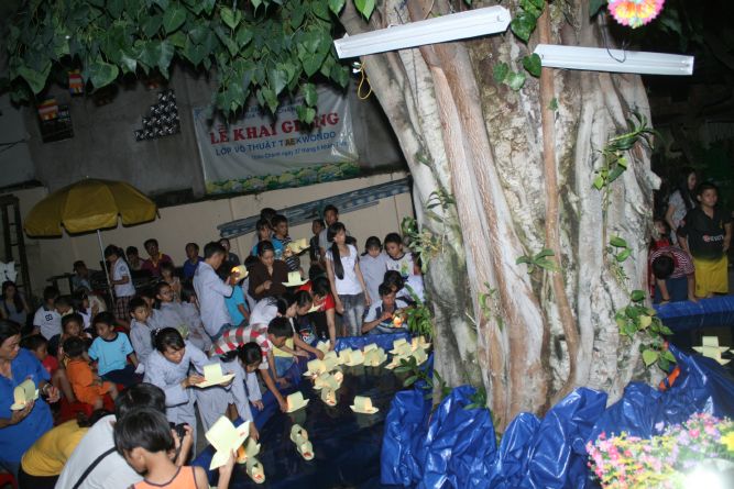 TP.HCM:  Đêm hội Trăng Rằm chùa Thiên Chánh