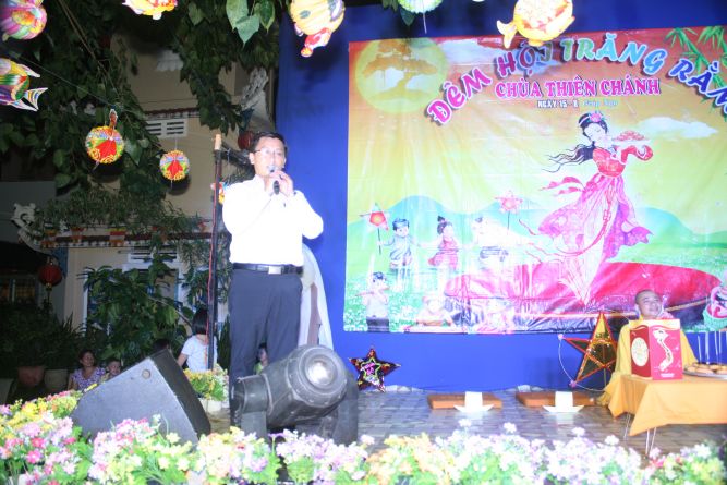 TP.HCM:  Đêm hội Trăng Rằm chùa Thiên Chánh