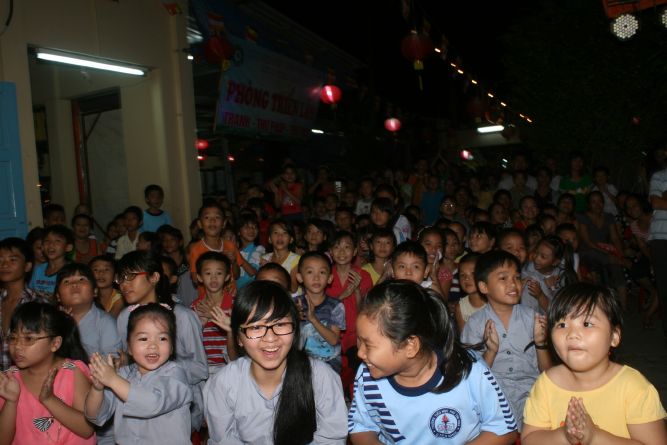 TP.HCM:  Đêm hội Trăng Rằm chùa Thiên Chánh