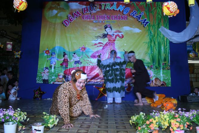 TP.HCM:  Đêm hội Trăng Rằm chùa Thiên Chánh