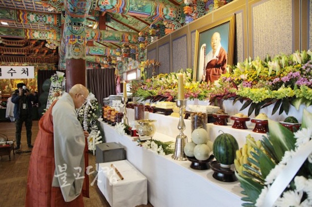 Hàn Quốc Thiền sư Pháp Truyền,  lãnh đạo tinh thần tối cao cho Thiền phái Tào Khê tân Viên tịch