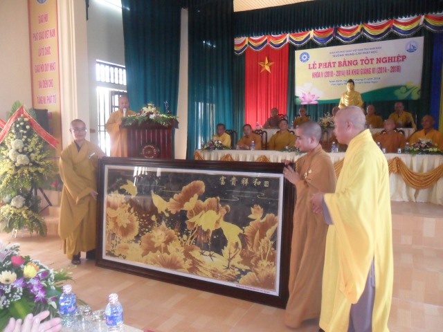 Nam Định: Trường TCPH tổ chức lễ trao bằng tốt nghiệp khóa V và khai giảng khóa VI
