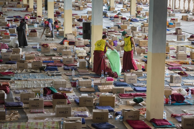 Ấn Độ: Chùm ảnh Đại Pháp hội ngày thứ năm, đức Đạt Lai Lạt Ma giảng dạy tại Tu viện Ganden Jangtse