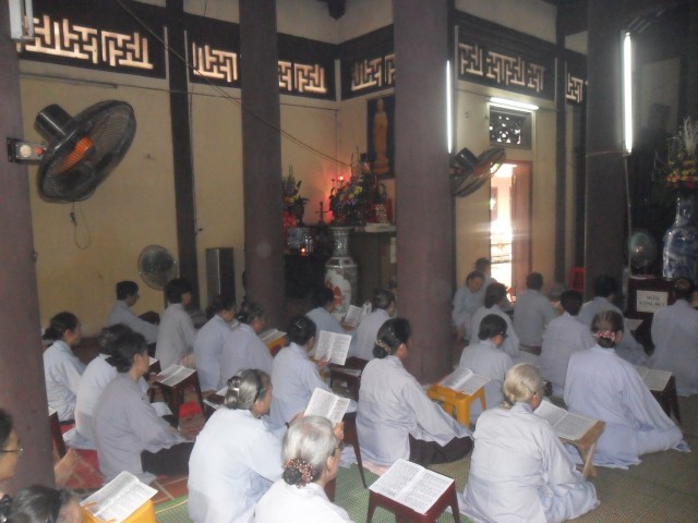 Thái Bình: Hơn 100 Phật tử về chùa Từ Xuyên dự ngày tu Bát quan trai