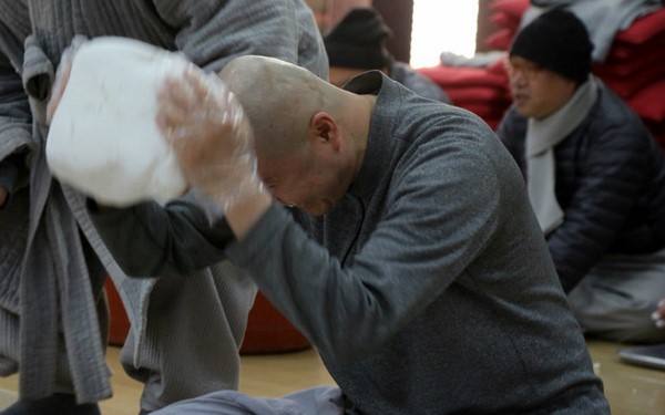 Hàn Quốc: Chùa Phụng An hưởng ứng ngày Đông chí và chia sẻ cháo đậu đỏ cho hơn 20.000 người ăn