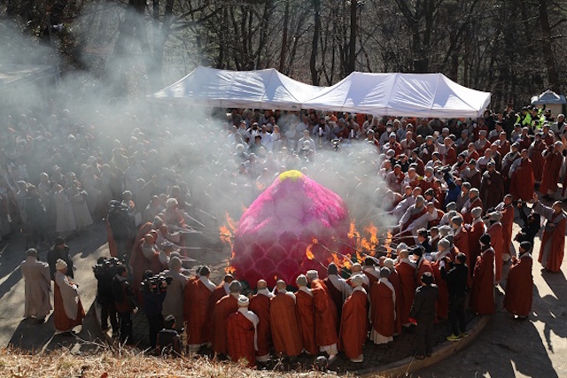 Hàn Quốc Thiền sư Pháp Truyền,  lãnh đạo tinh thần tối cao cho Thiền phái Tào Khê tân Viên tịch