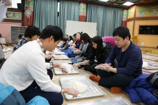 Hàn Quốc: Chùa Phụng An hưởng ứng ngày Đông chí và chia sẻ cháo đậu đỏ cho hơn 20.000 người ăn