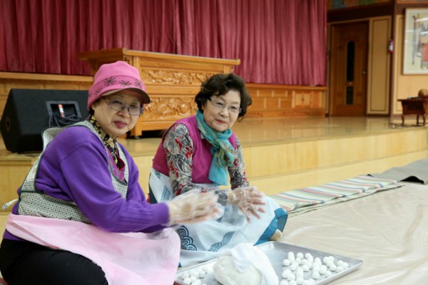 Hàn Quốc: Chùa Phụng An hưởng ứng ngày Đông chí và chia sẻ cháo đậu đỏ cho hơn 20.000 người ăn