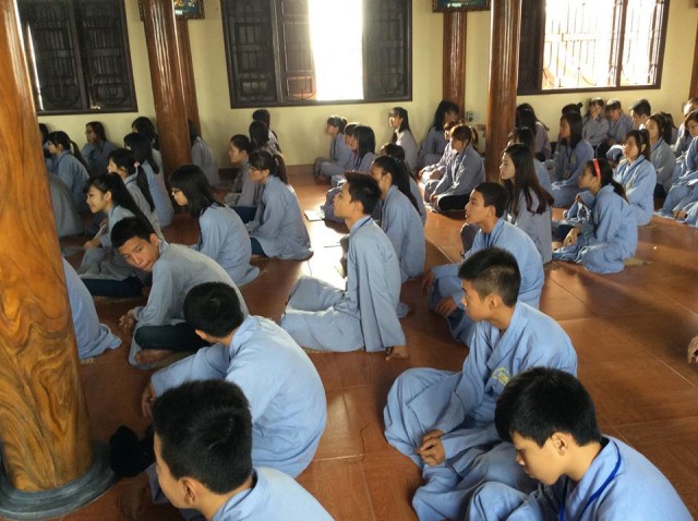Thái Bình: Gần 300 bạn trẻ về chùa Từ Xuyên dự khóa tu “Một ngày an lạc”