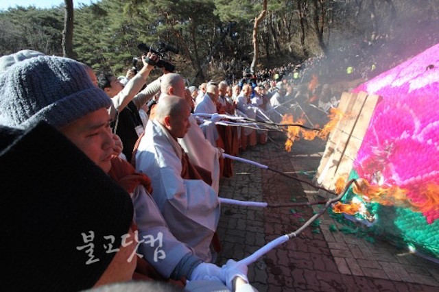 Hàn Quốc Thiền sư Pháp Truyền,  lãnh đạo tinh thần tối cao cho Thiền phái Tào Khê tân Viên tịch