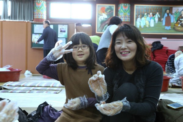 Hàn Quốc: Chùa Phụng An hưởng ứng ngày Đông chí và chia sẻ cháo đậu đỏ cho hơn 20.000 người ăn