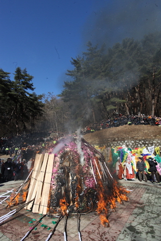 Hàn Quốc Thiền sư Pháp Truyền,  lãnh đạo tinh thần tối cao cho Thiền phái Tào Khê tân Viên tịch