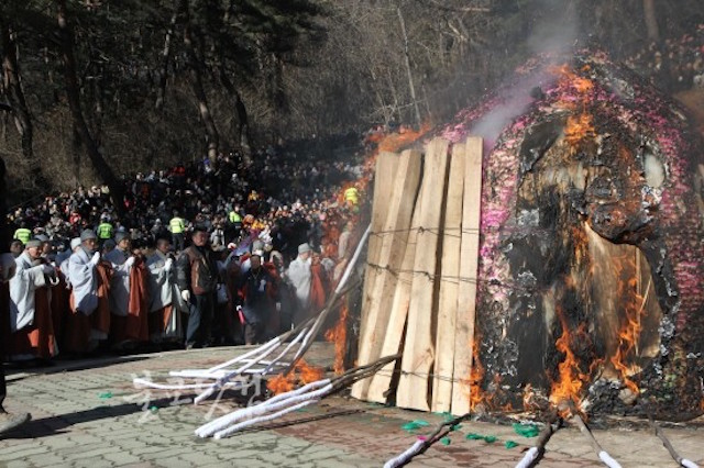 Hàn Quốc Thiền sư Pháp Truyền,  lãnh đạo tinh thần tối cao cho Thiền phái Tào Khê tân Viên tịch