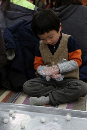 Hàn Quốc: Chùa Phụng An hưởng ứng ngày Đông chí và chia sẻ cháo đậu đỏ cho hơn 20.000 người ăn