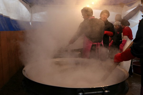 Hàn Quốc: Chùa Phụng An hưởng ứng ngày Đông chí và chia sẻ cháo đậu đỏ cho hơn 20.000 người ăn