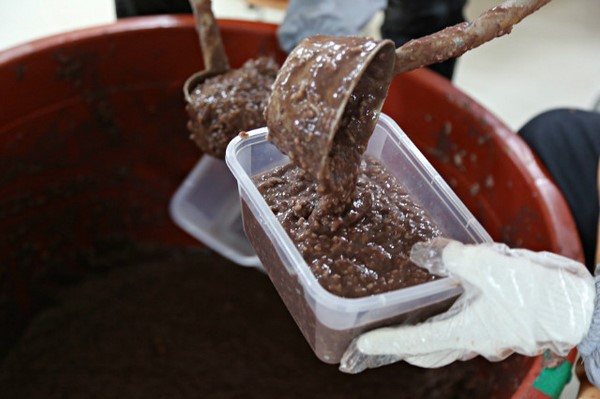 Hàn Quốc: Chùa Phụng An hưởng ứng ngày Đông chí và chia sẻ cháo đậu đỏ cho hơn 20.000 người ăn