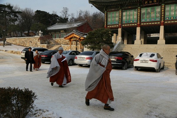 Hàn Quốc: Chùa Phụng An hưởng ứng ngày Đông chí và chia sẻ cháo đậu đỏ cho hơn 20.000 người ăn