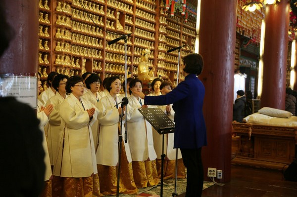 Hàn Quốc: Chùa Phụng An hưởng ứng ngày Đông chí và chia sẻ cháo đậu đỏ cho hơn 20.000 người ăn