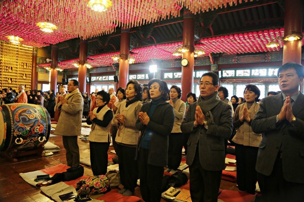 Hàn Quốc: Chùa Phụng An hưởng ứng ngày Đông chí và chia sẻ cháo đậu đỏ cho hơn 20.000 người ăn