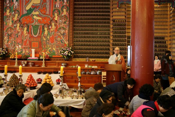 Hàn Quốc: Chùa Phụng An hưởng ứng ngày Đông chí và chia sẻ cháo đậu đỏ cho hơn 20.000 người ăn