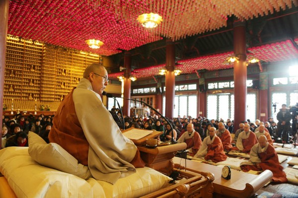 Hàn Quốc: Chùa Phụng An hưởng ứng ngày Đông chí và chia sẻ cháo đậu đỏ cho hơn 20.000 người ăn