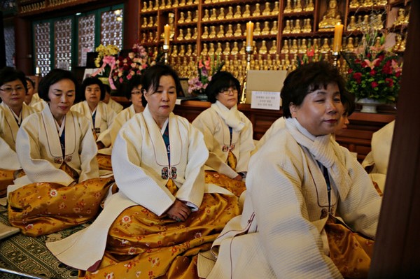 Hàn Quốc: Chùa Phụng An hưởng ứng ngày Đông chí và chia sẻ cháo đậu đỏ cho hơn 20.000 người ăn