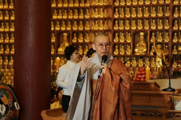 Hàn Quốc: Chùa Phụng An hưởng ứng ngày Đông chí và chia sẻ cháo đậu đỏ cho hơn 20.000 người ăn