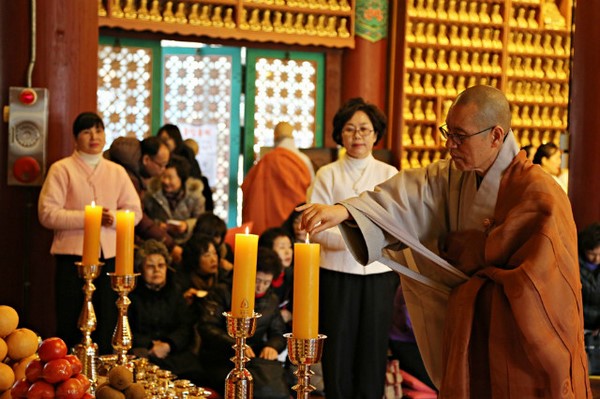 Hàn Quốc: Chùa Phụng An hưởng ứng ngày Đông chí và chia sẻ cháo đậu đỏ cho hơn 20.000 người ăn