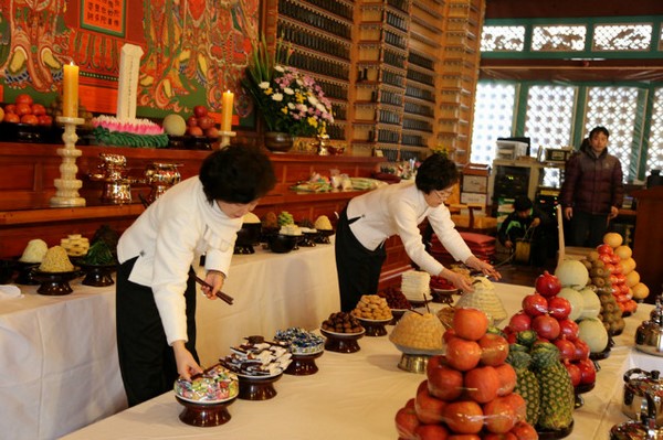 Hàn Quốc: Chùa Phụng An hưởng ứng ngày Đông chí và chia sẻ cháo đậu đỏ cho hơn 20.000 người ăn