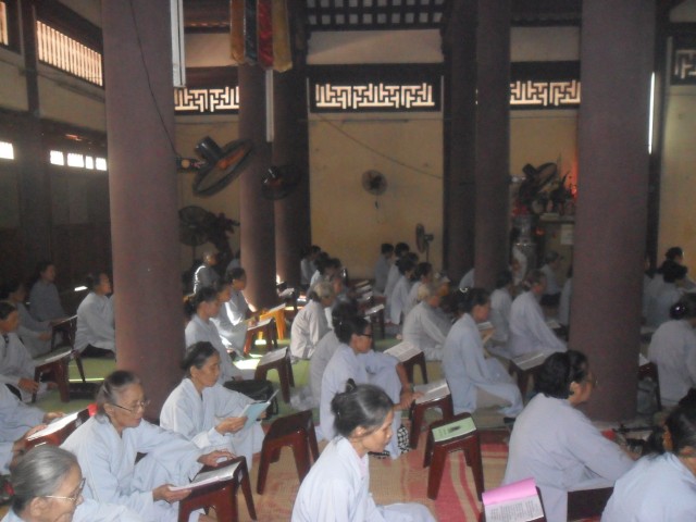Thái Bình: Hơn 100 Phật tử về chùa Từ Xuyên dự ngày tu Bát quan trai