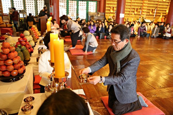 Hàn Quốc: Chùa Phụng An hưởng ứng ngày Đông chí và chia sẻ cháo đậu đỏ cho hơn 20.000 người ăn