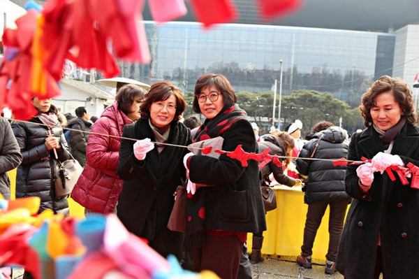 Hàn Quốc: Chùa Phụng An hưởng ứng ngày Đông chí và chia sẻ cháo đậu đỏ cho hơn 20.000 người ăn