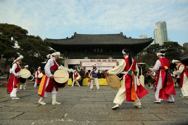 Hàn Quốc: Chùa Phụng An hưởng ứng ngày Đông chí và chia sẻ cháo đậu đỏ cho hơn 20.000 người ăn